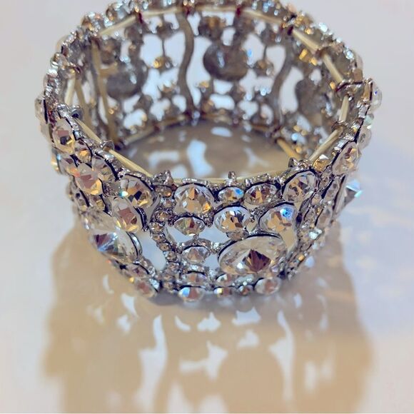 Faceted Rivoli Crystals Bracelet 2.5” Wide Silver Tone Metal Glam Bling Gorgeous - Picture 4 of 4